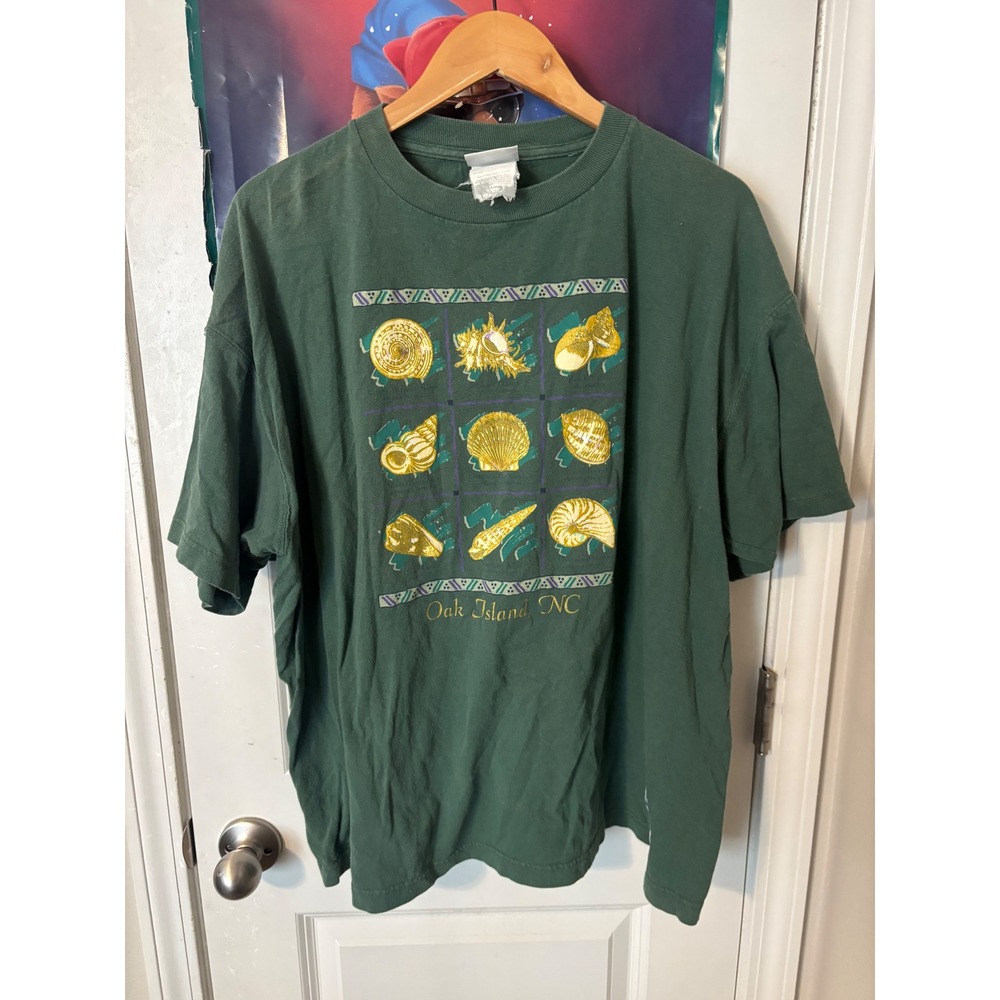 Vintage Discus Athletic Oak Island NC Seashell Graphic T-Shirt Green XL